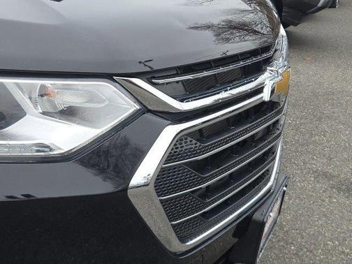 Black Metallic 2021 Chevrolet Traverse LT Cloth