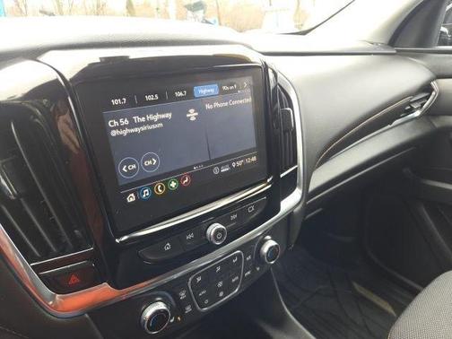 Black Metallic 2021 Chevrolet Traverse LT Cloth