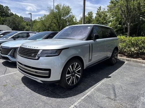 Hakuba Silver Metallic 2023 Land Rover Range Rover P400 SE