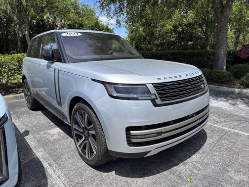 Hakuba Silver Metallic 2023 Land Rover Range Rover P400 SE