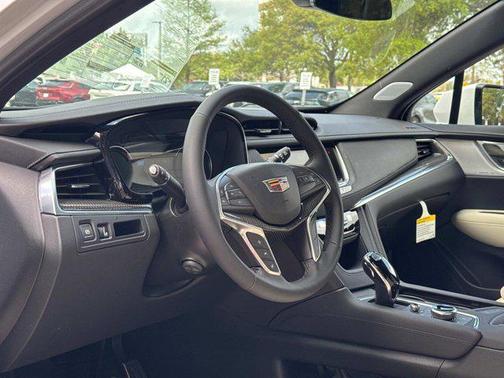 2025 Cadillac XT5 Sport