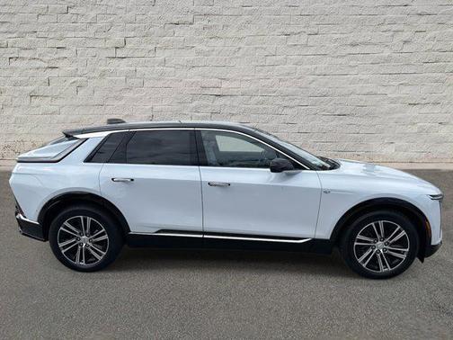 Vibrant White Tricoat 2026 Cadillac LYRIQ Premium Luxury