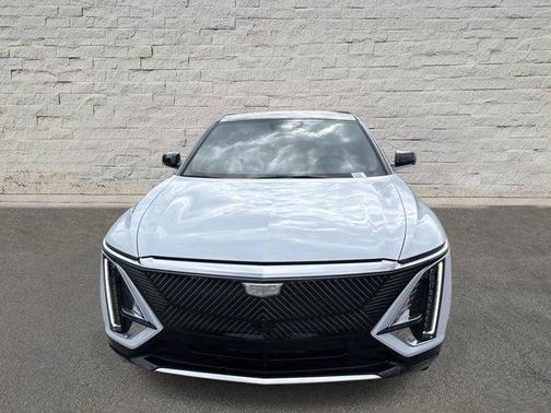 Vibrant White Tricoat 2026 Cadillac LYRIQ Premium Luxury