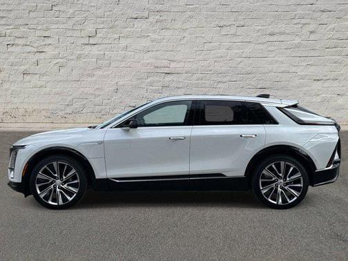 Crystal White Tricoat 2025 Cadillac LYRIQ Luxury