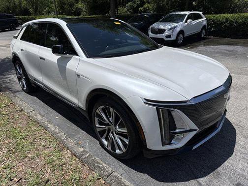 Crystal White Tricoat 2025 Cadillac LYRIQ Luxury