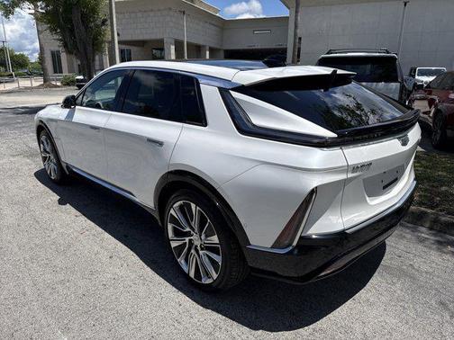 Crystal White Tricoat 2025 Cadillac LYRIQ Luxury