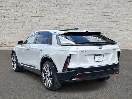 Crystal White Tricoat 2025 Cadillac LYRIQ Luxury