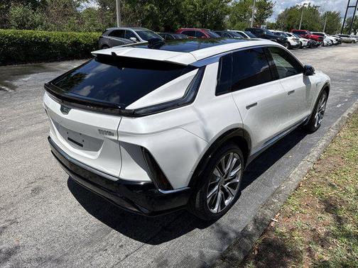 Crystal White Tricoat 2025 Cadillac LYRIQ Luxury