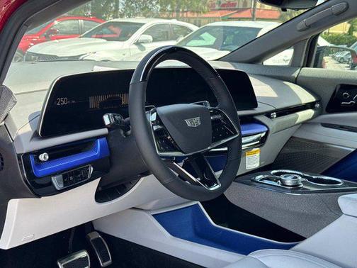 2025 Cadillac OPTIQ Luxury