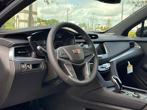 2025 Cadillac XT5 Luxury