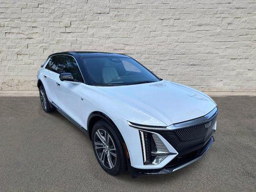 Vibrant White Tricoat 2026 Cadillac LYRIQ Luxury