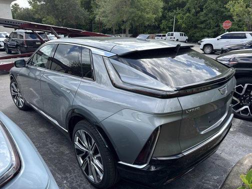 Argent Silver Metallic 2025 Cadillac LYRIQ Luxury