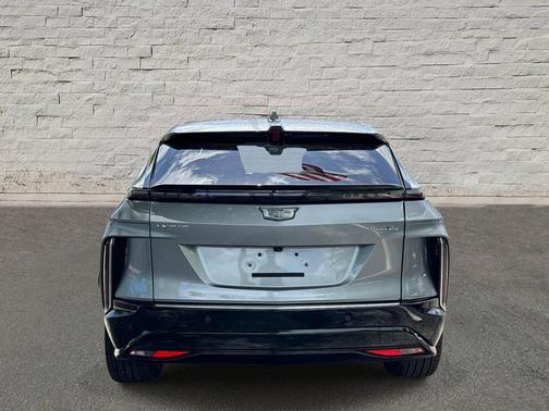 Argent Silver Metallic 2025 Cadillac LYRIQ Luxury