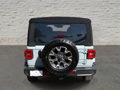 2024 Jeep Wrangler 4-Door Sahara 4x4