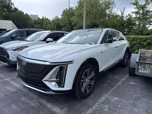Crystal White Tricoat 2024 Cadillac LYRIQ Luxury