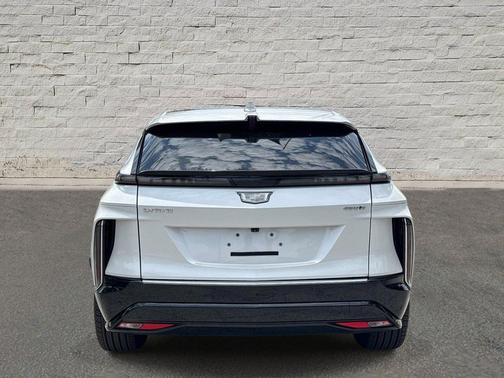 Crystal White Tricoat 2024 Cadillac LYRIQ Luxury