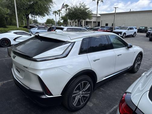 Crystal White Tricoat 2024 Cadillac LYRIQ Luxury