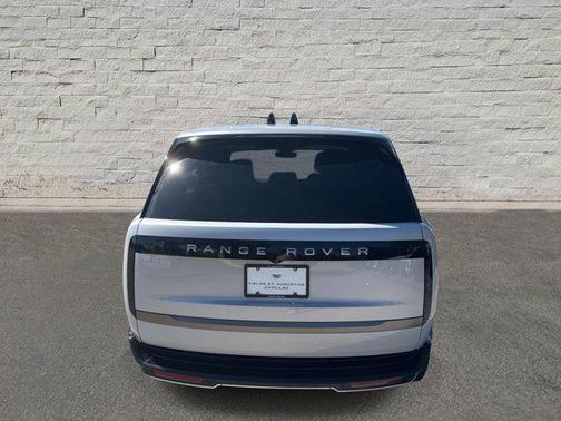 2025 Land Rover Range Rover P400 SE 7 Seat