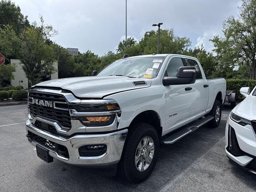 Bright White Clearcoat 2026 RAM 2500 Big Horn Crew Cab 4x4 6'4' Box