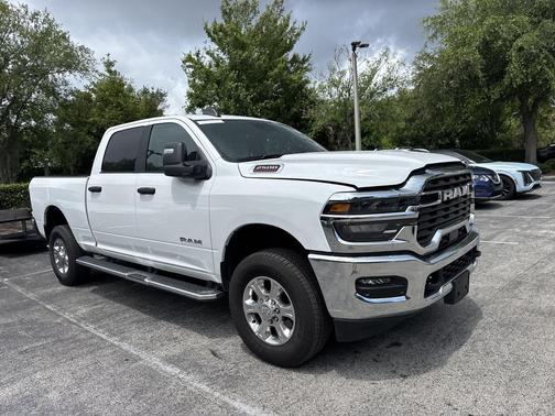 Bright White Clearcoat 2026 RAM 2500 Big Horn Crew Cab 4x4 6'4' Box