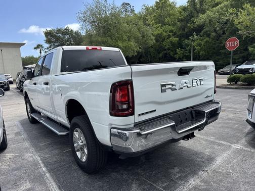Bright White Clearcoat 2026 RAM 2500 Big Horn Crew Cab 4x4 6'4' Box
