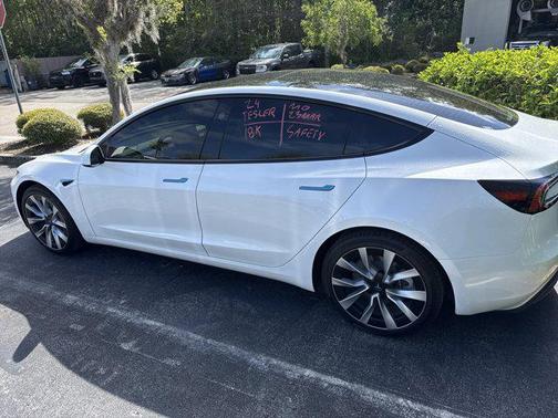 Pearl White Multi-Coat 2024 Tesla Model 3 Standard Range
