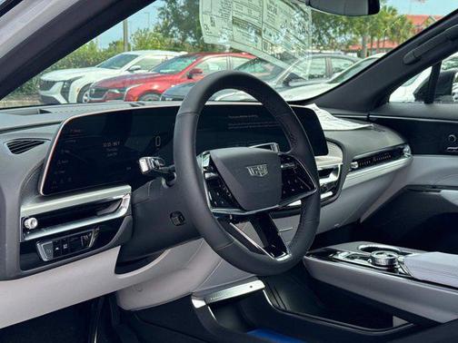 2025 Cadillac LYRIQ Sport