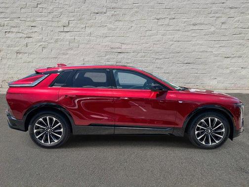 2025 Cadillac LYRIQ Sport