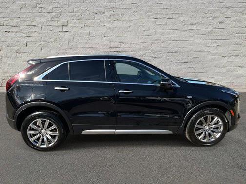 Stellar Black Metallic 2022 Cadillac XT4 Premium Luxury