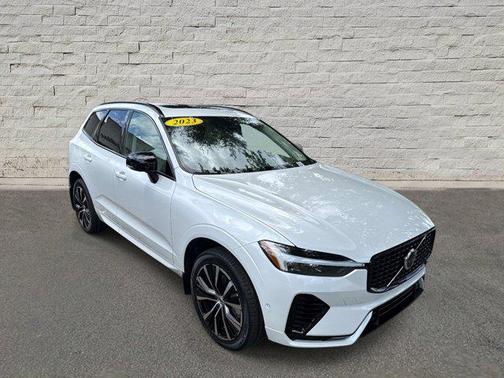 Crystal White Metallic 2023 Volvo XC60 Recharge Plug-In Hybrid T8 Ultimate Dark Theme