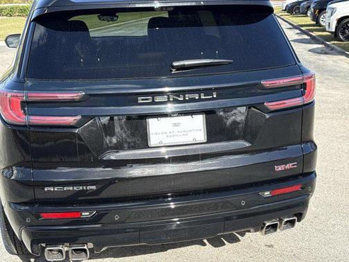 2025 GMC Acadia Denali