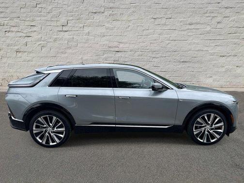Argent Silver Metallic 2025 Cadillac LYRIQ Luxury