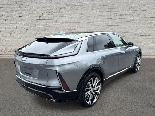 Argent Silver Metallic 2025 Cadillac LYRIQ Luxury