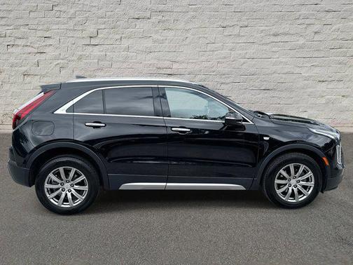 2022 Cadillac XT4 Premium Luxury