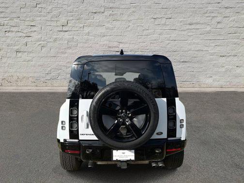 2023 Land Rover Defender 110 V8