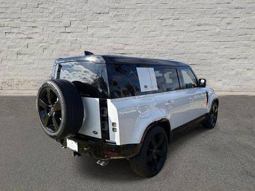 2023 Land Rover Defender 110 V8