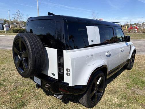 2023 Land Rover Defender 110 V8