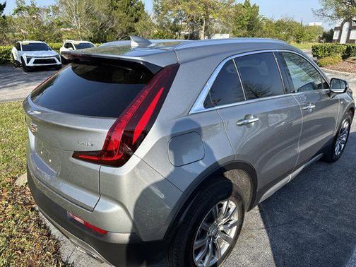 Argent Silver Metallic 2023 Cadillac XT4 Premium Luxury