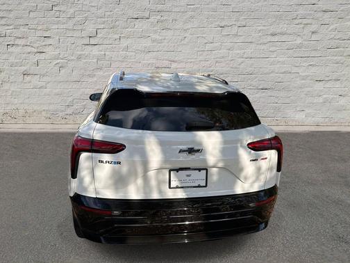 Summit White 2024 Chevrolet Blazer EV eAWD RS