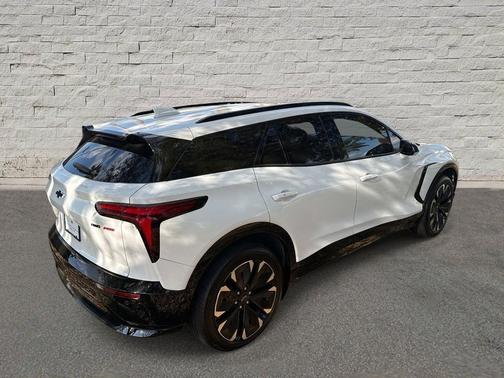 Summit White 2024 Chevrolet Blazer EV eAWD RS