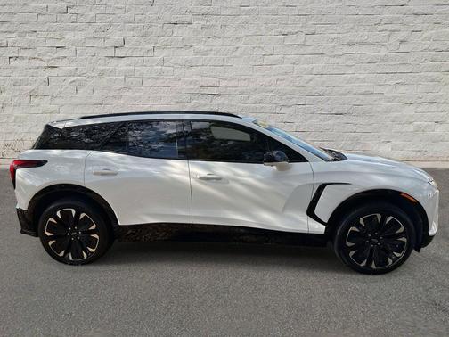 Summit White 2024 Chevrolet Blazer EV eAWD RS