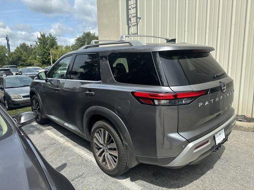 2022 Nissan Pathfinder Platinum
