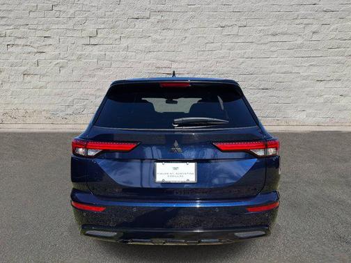 2022 Mitsubishi Outlander Black Edition 2WD