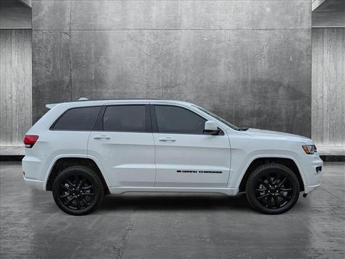 2022 Jeep Grand Cherokee Laredo