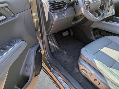 2025 GMC Acadia AWD AT4