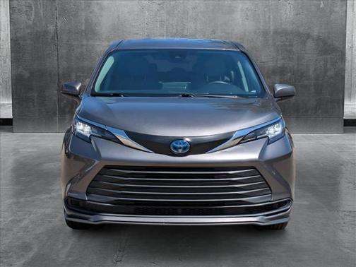 2023 Toyota Sienna LE