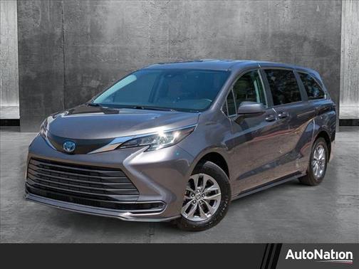 2023 Toyota Sienna LE