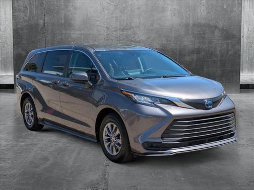 2023 Toyota Sienna LE