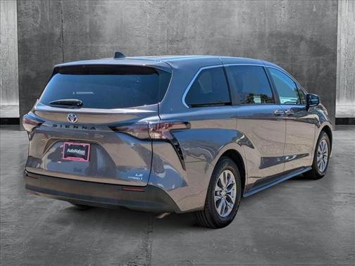 2023 Toyota Sienna LE
