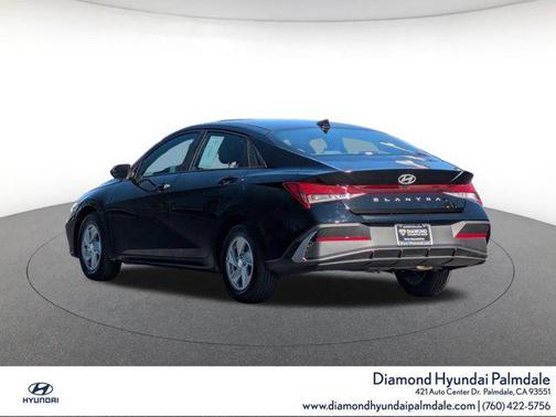 2024 Hyundai ELANTRA SE